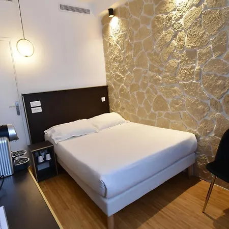 Bonne Nouvelle Hotel